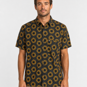 Camicia Apero Classic Quiksilver da uomo con stampa floreale all-over su fondo scuro.