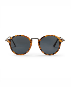 Occhiali da Sole CHPO Club con montatura Leopard, lenti nere e fantasia leopardata dallo stile unisex.